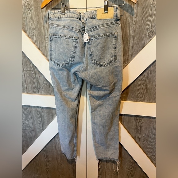 B7.9 H&M Boyfriend Low Ripped Distressed Light Wash Jeans • Inseam 27 - Picture 7 of 9